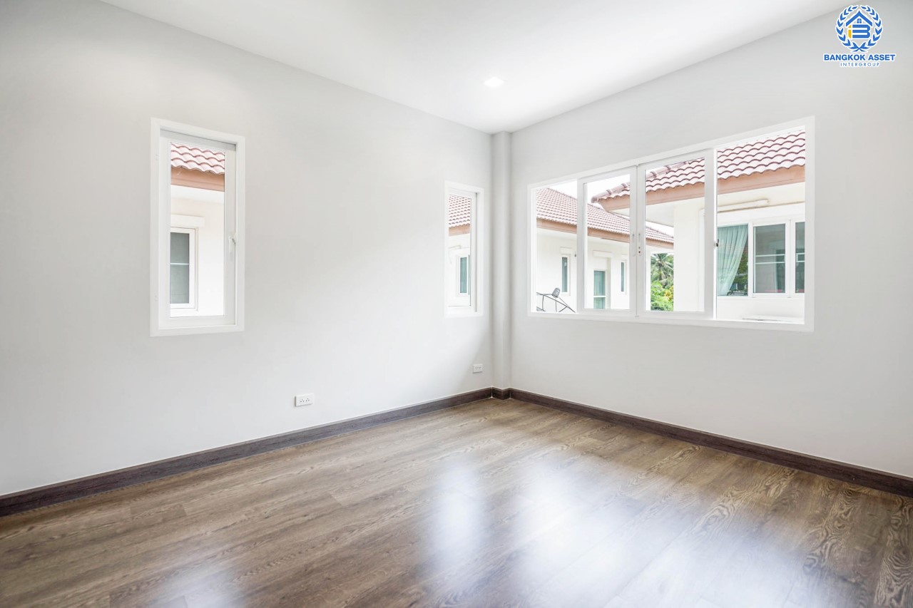 บ้านมือสองตกแต่งใหม่ คุณภาพแบรนด์ AP ม.เดอะเซนโทร รัตนาธิเบศร์-ราชพฤกษ์ หลังมุม ดีไซน์ Classic เนื้อที่ 58.2 ตร.ว. ฟังก์ชันจัดเต็ม 3 ห้องนอน 3 ห้องน้ำ จอดรถได้ 2 คัน บนทำเลศักยภาพ เชื่อมต่อหลายเส้นทางทั้ง ถ.ราชพฤกษ์ ,ถ.รัตนาธิเบศร์ และถ.กาญจนาภิเษก และเพียง 5 นาทีถึงรถไฟฟ้า "สถานีบางพลู"...